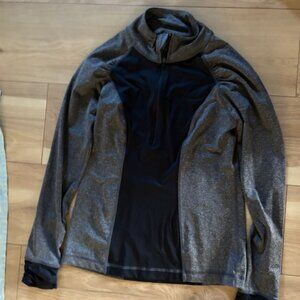 size small  gray black  womans athletic long sleeve tee shirt t active wear